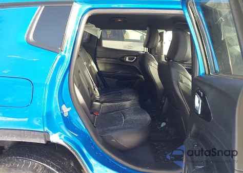 2025 Jeep Compass Latitude 4X4 из США, поврежденный, VIN 3C4NJDBN0ST528422